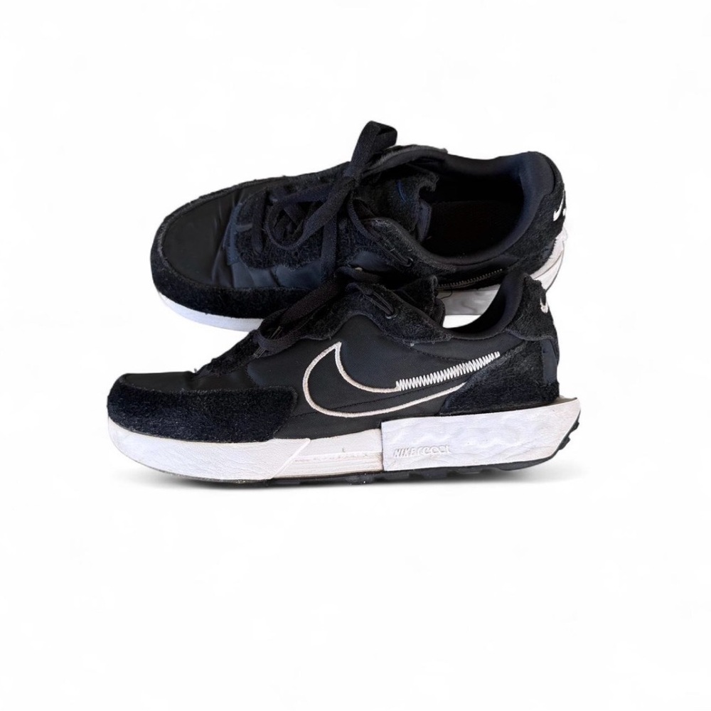 Nike Women's Fontanka Waffle in the "Black White" Colorway Size 7